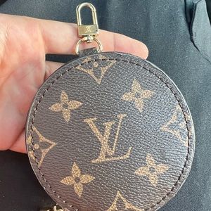 Barley used my wife got a new one doesn’t want it anymore